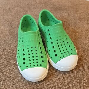 Native Jefferson Bright Green Slip On Water Shoes Toddler Kids Boy Youth Size C9